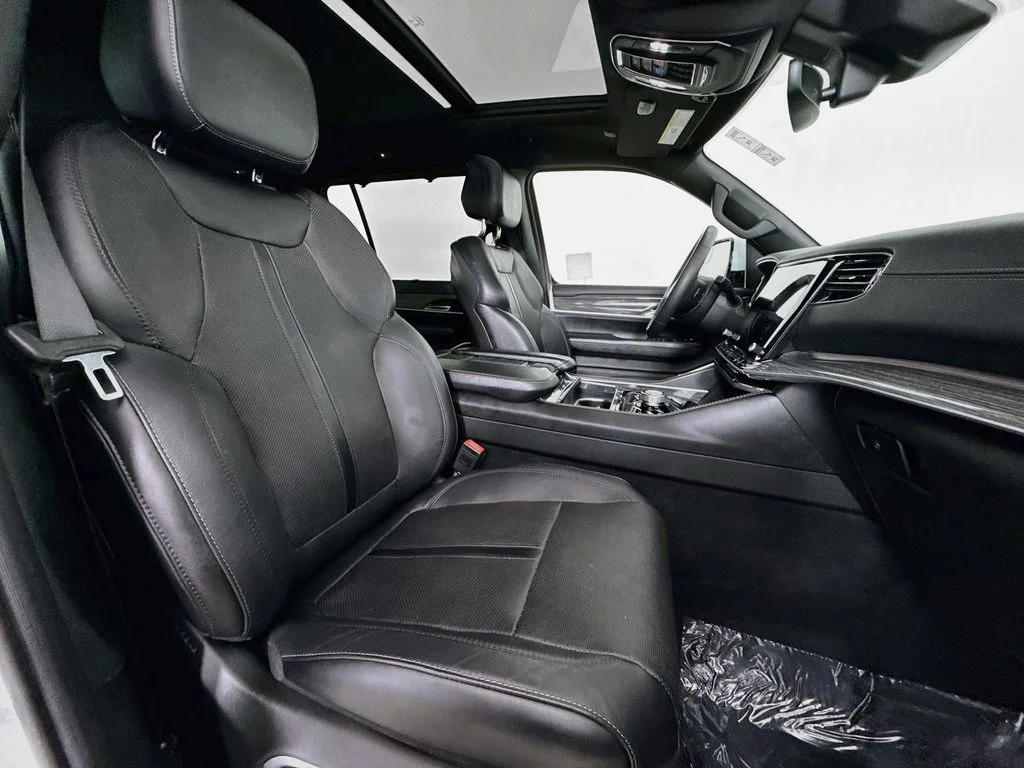 Used 2022 White Jeep Series II image 30