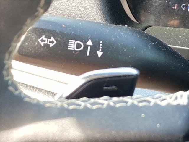 Used 2023 Diamond Black Crystal Pearlcoat Jeep Laredo image 19