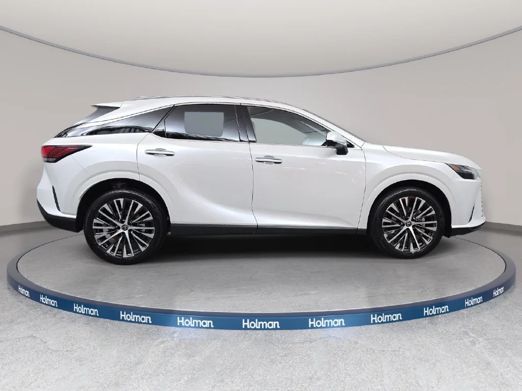 New 2026 Eminent White Pearl Lexus PREMIUM PLUS image 4