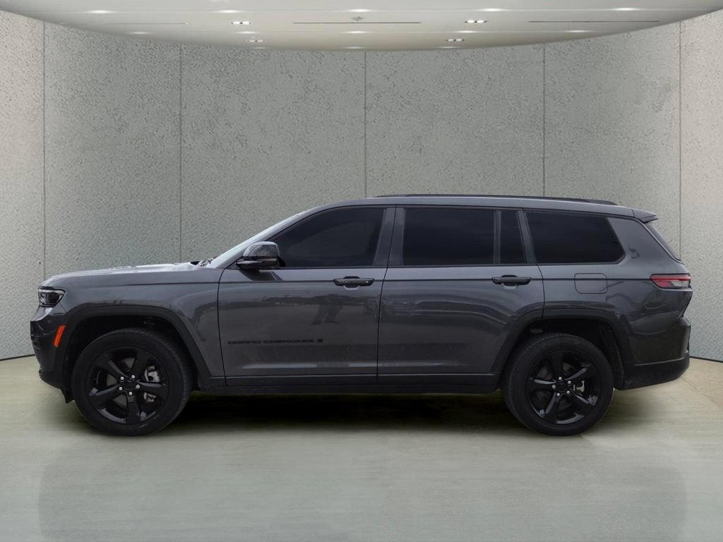 Used 2023 Baltic Gray Metallic Clearcoat Jeep Altitude image 9