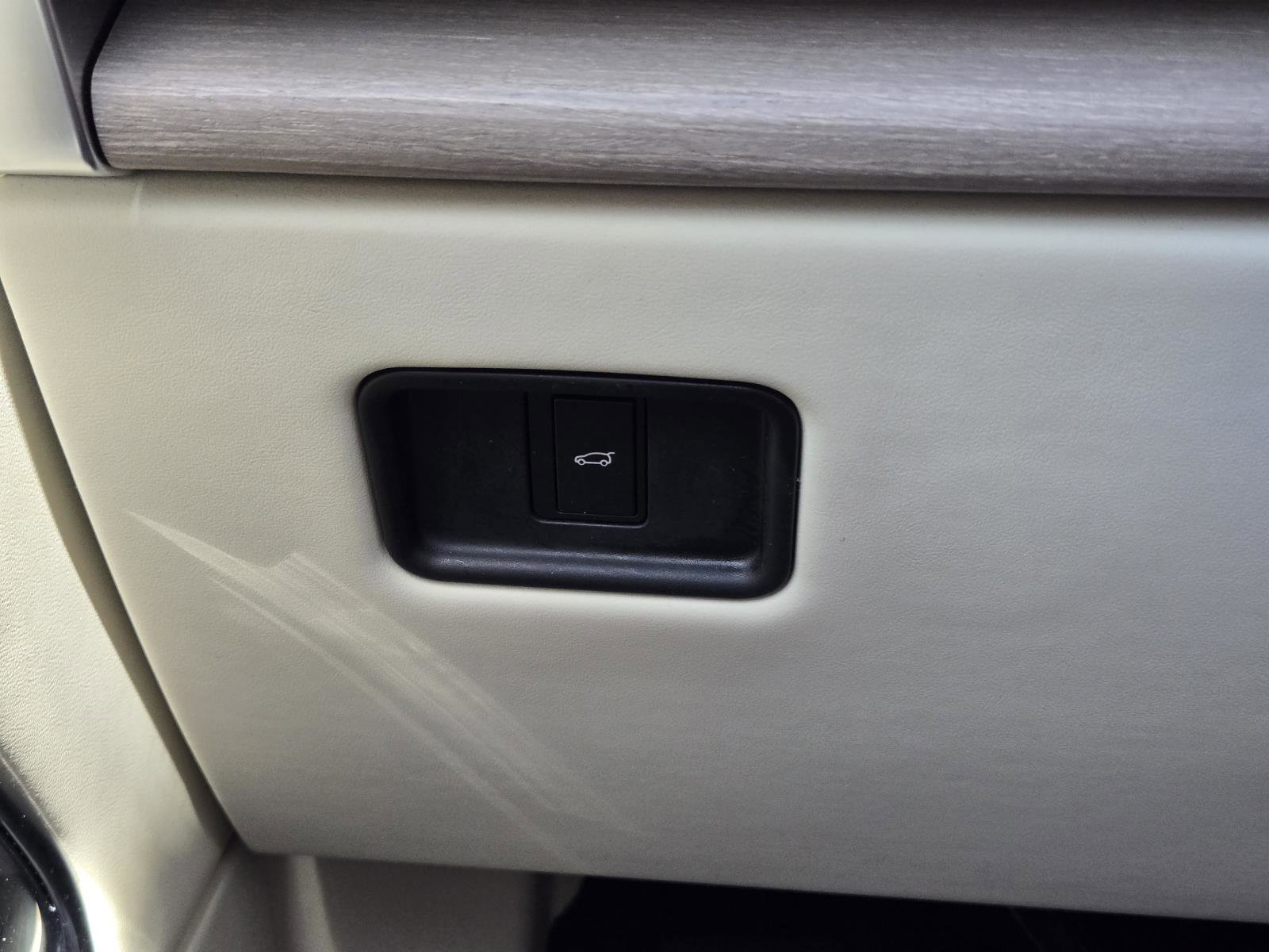 Used 2023 Santorini Black Land Rover SE image 18