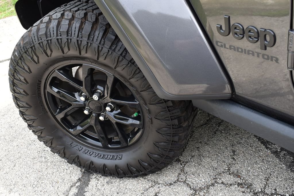 Used 2022 Crystal Metallic Jeep Sport image 44