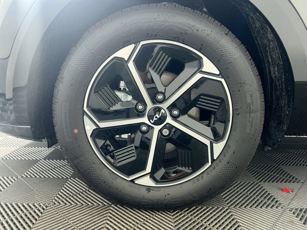 New 2026 Interstellar Gray Kia SX image 13