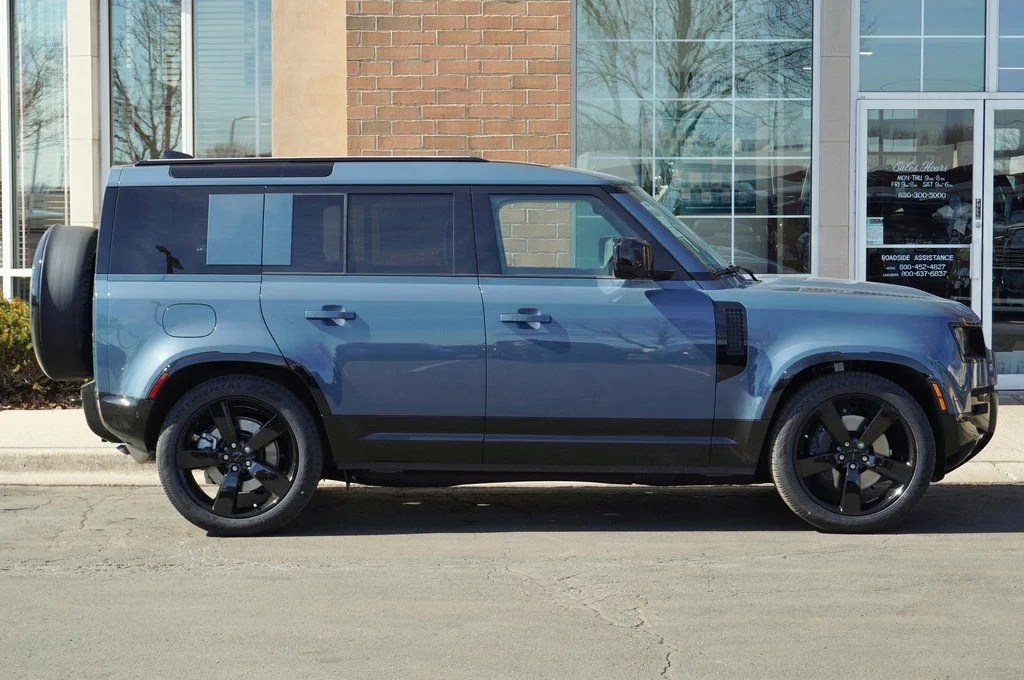 Certified Used 2026 Blue Land Rover X-Dynamic SE image 9