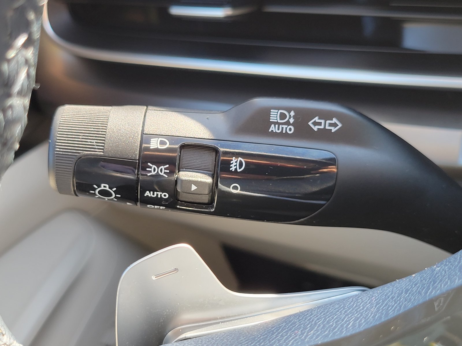 Certified Used 2025 White Kia SX Prestige image 18