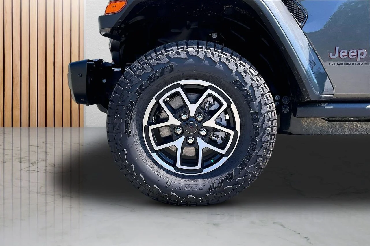 New 2026 Granite Crystal Metallic Clear-Coat Exterior Paint Jeep Rubicon X image 32