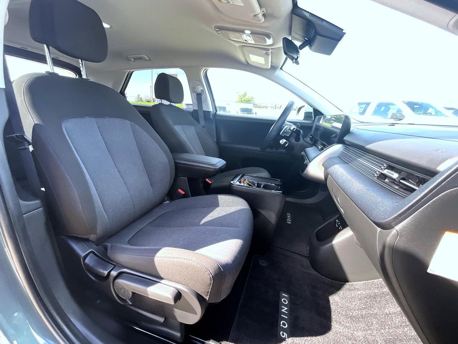 Used 2025 Green Hyundai SE image 16