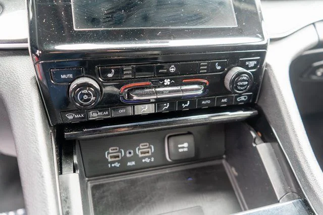 Used 2023 White Jeep Laredo image 26