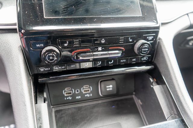 Used 2023 White Jeep Laredo image 26