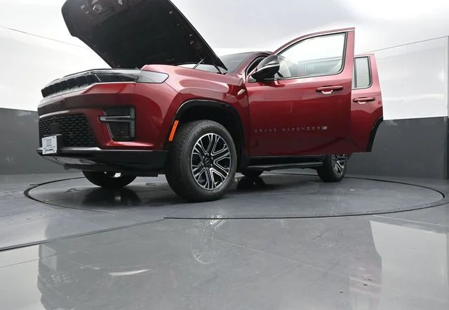 New 2026 Velvet Red Pearl-Coat Exterior Paint Jeep  image 33