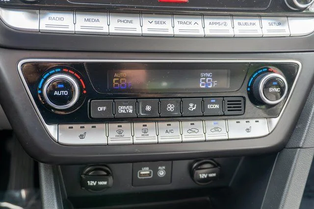 Used 2019 White Hyundai Base image 31