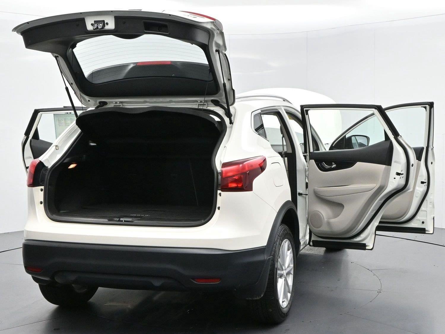 Used 2018 Pearl White Nissan SV image 36