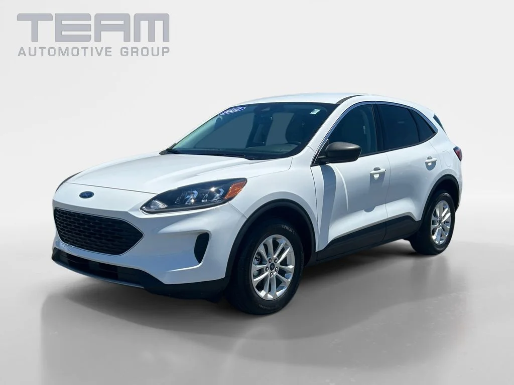 Used 2022 White Ford SE image 3
