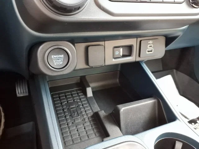 Used 2025 Red Ford Lariat image 26