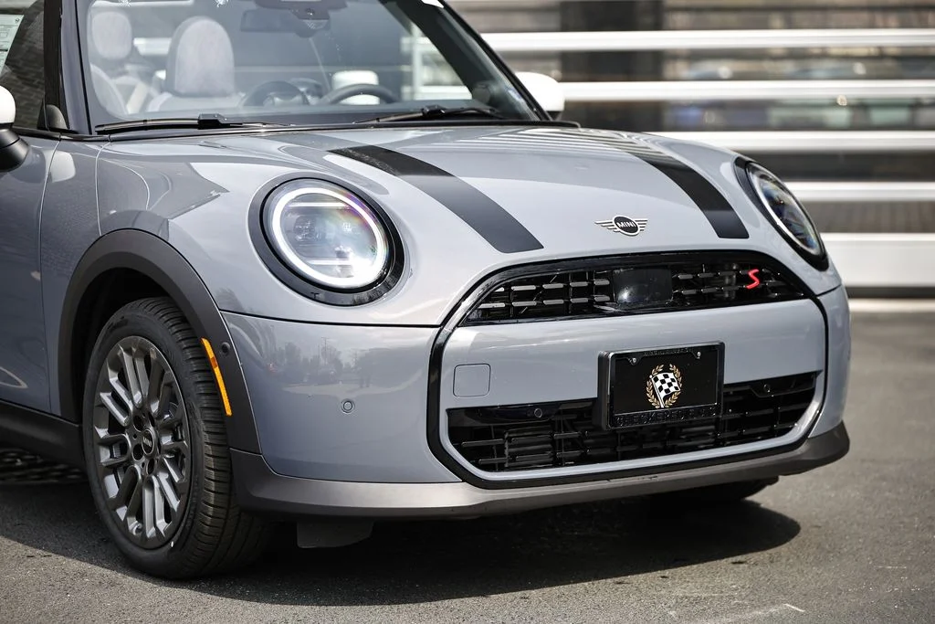 New 2026 Copper Grey Metallic MINI Signature Plus image 2