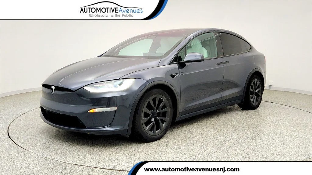 2023 Tesla Model X Long Range's photo