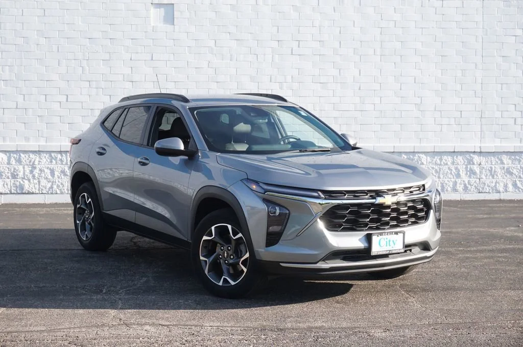 Used 2024 Chevrolet Trax LT with VIN KL77LHE23RC243101 for sale in Grayslake, IL