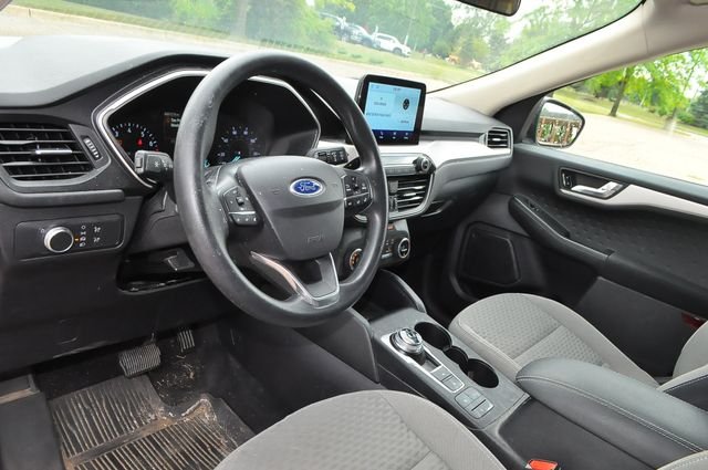 Used 2020 Black Ford SE image 9