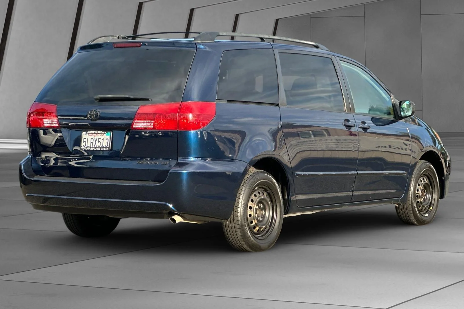 Used 2005  Toyota LE image 4
