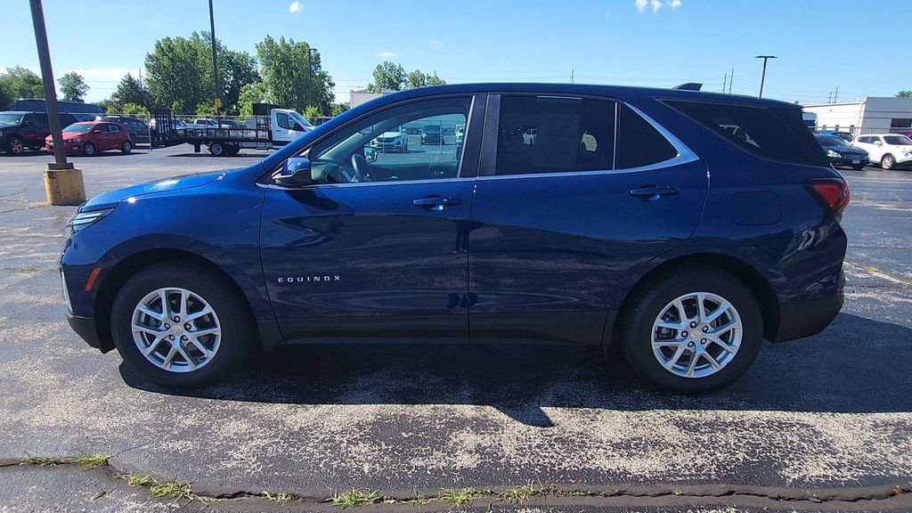 Used 2022 Blue Chevrolet LT image 5