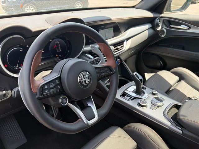 Used 2025 Green Alfa Romeo Base image 7