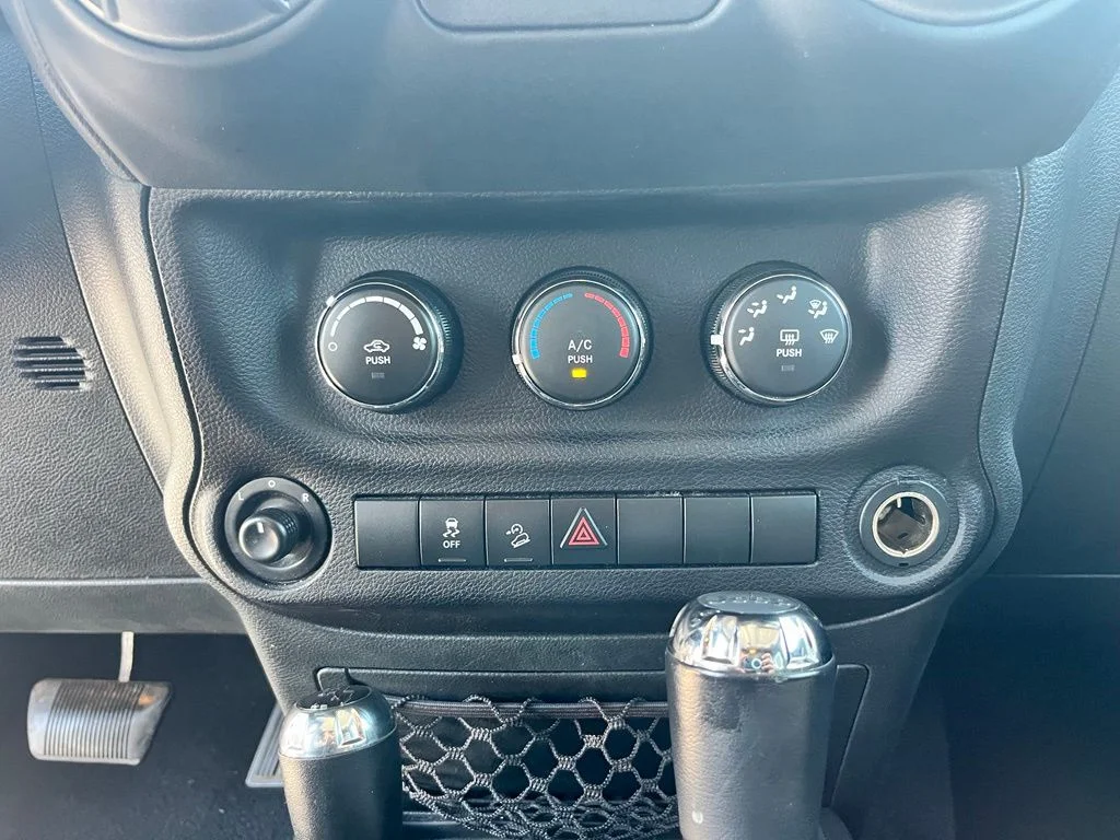 Used 2018 Black Jeep Unlimited Sport image 18