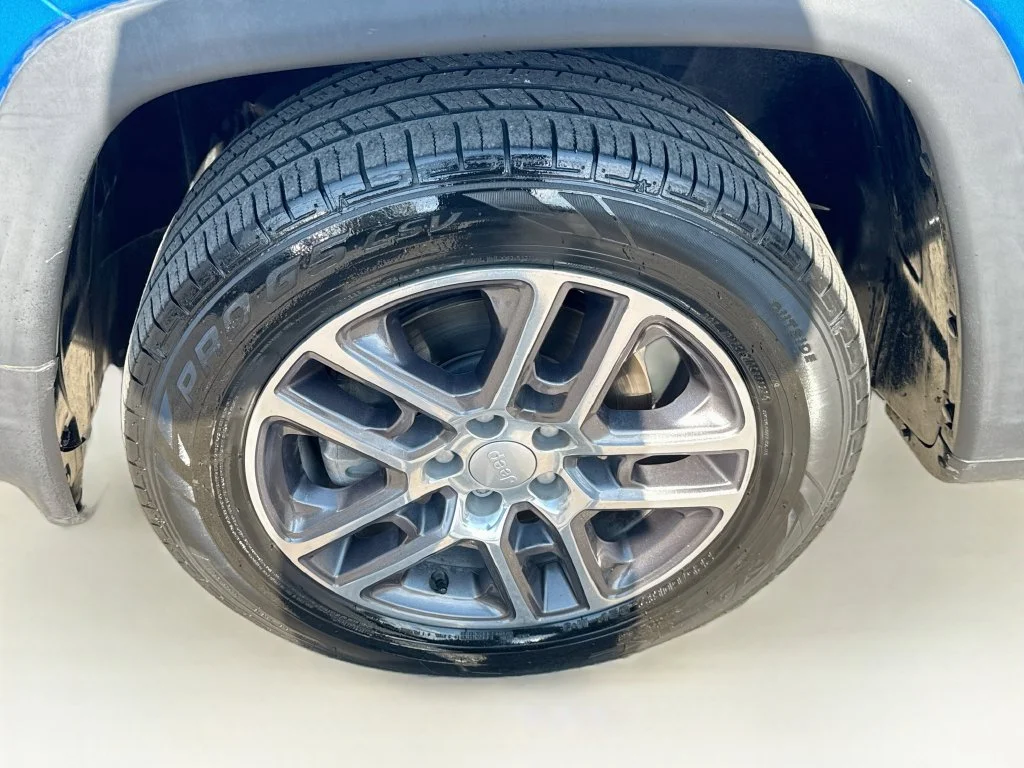 Used 2020 Blue Jeep Latitude image 39