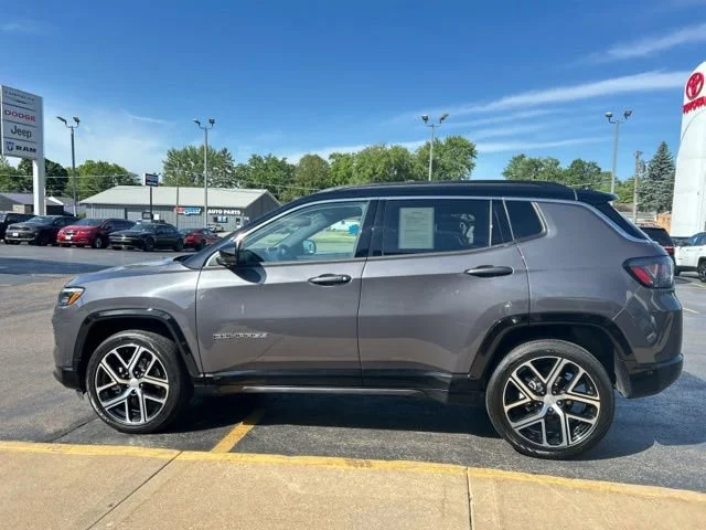Used 2024 None Jeep Limited image 6
