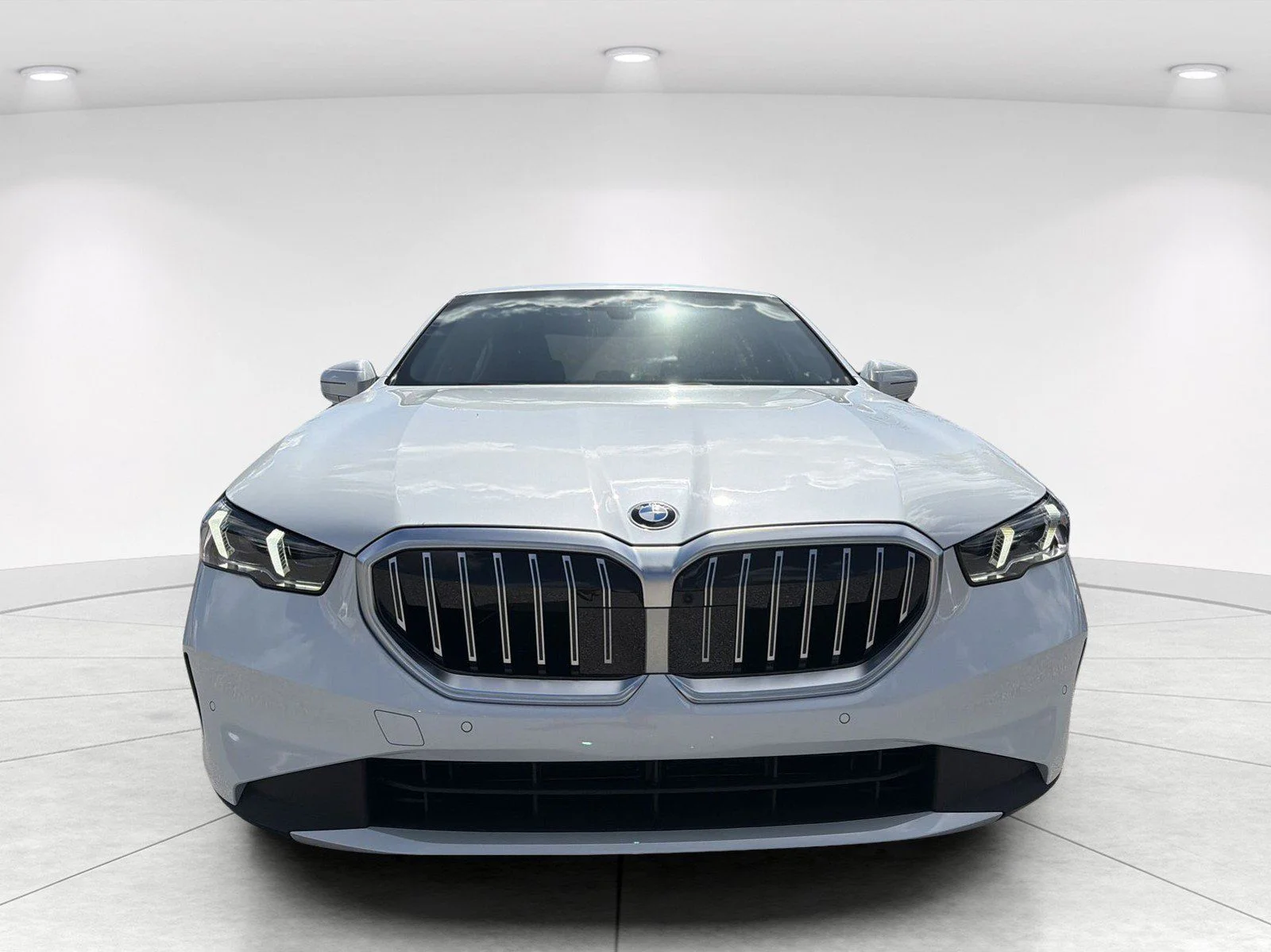 New 2027 Mineral White Metallic BMW 530i image 2