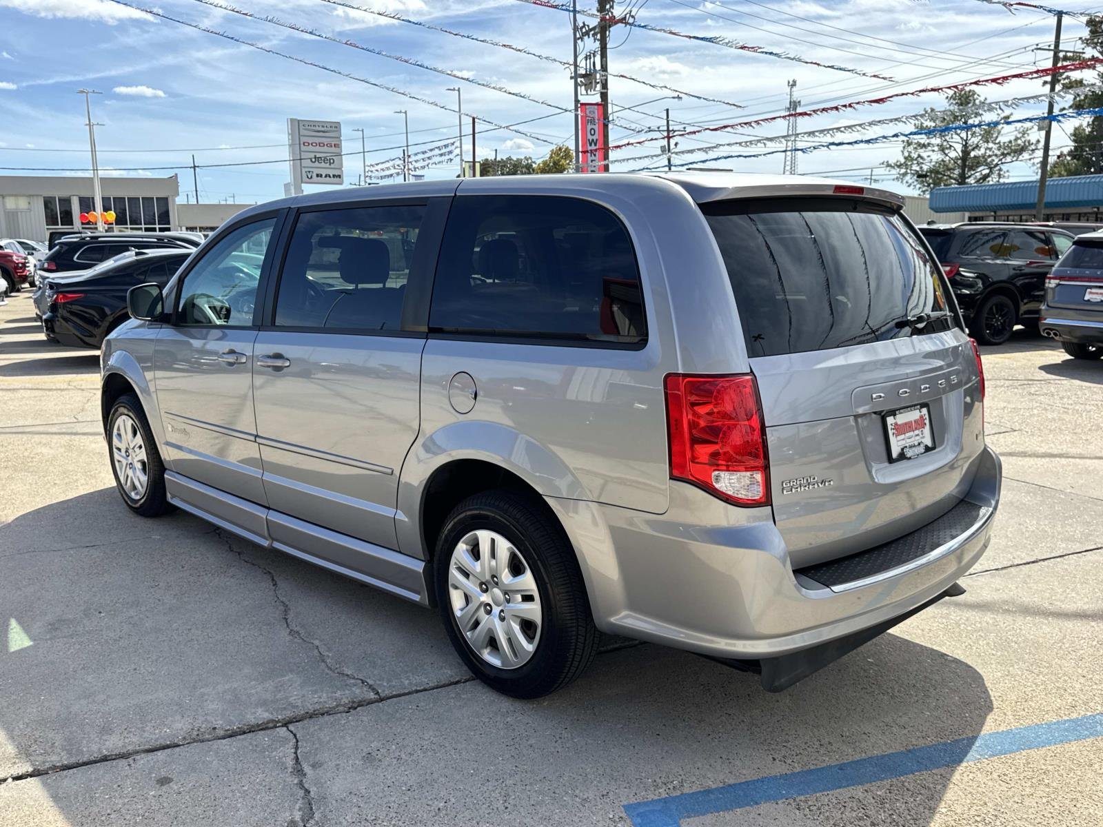 Used 2017 Silver Dodge SE image 5