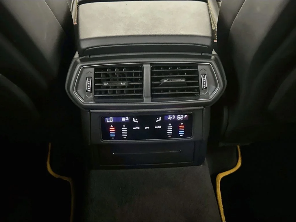 Used 2020 Gialllo Auge Lamborghini  image 27