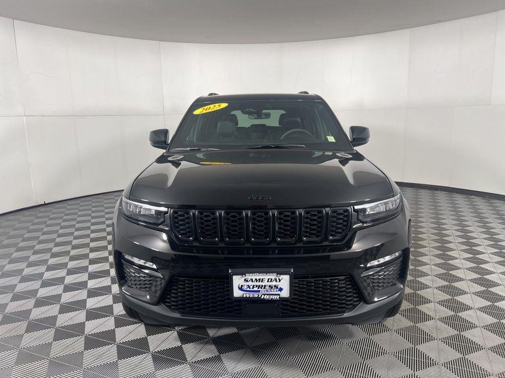 Used 2025 Diamond Black Crystal Pearlcoa Jeep Limited image 3