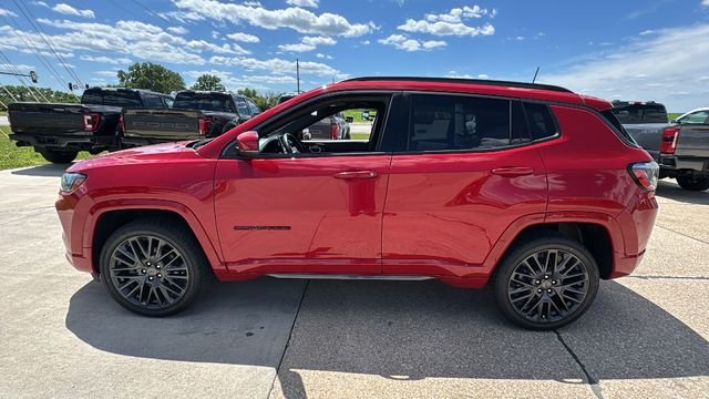 Used 2022 Red Jeep Limited image 7