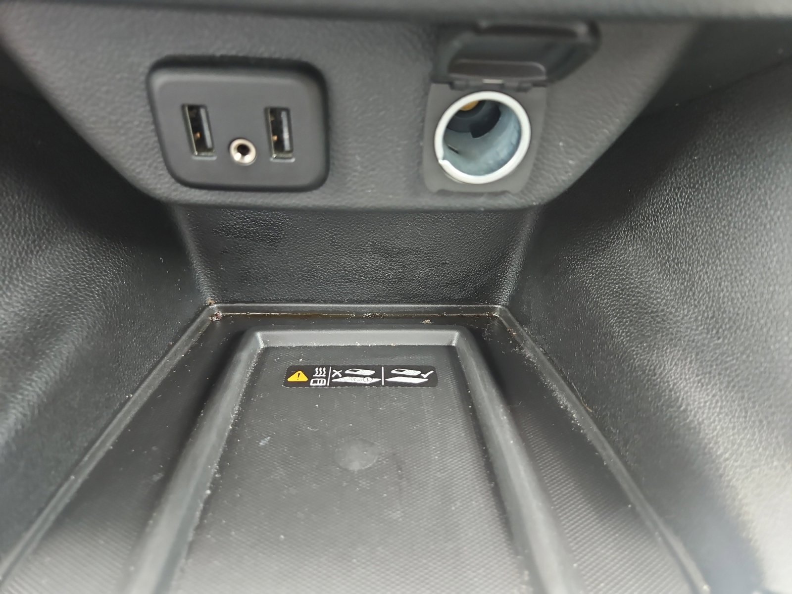 Used 2023 Summit White Chevrolet LT Cloth image 17