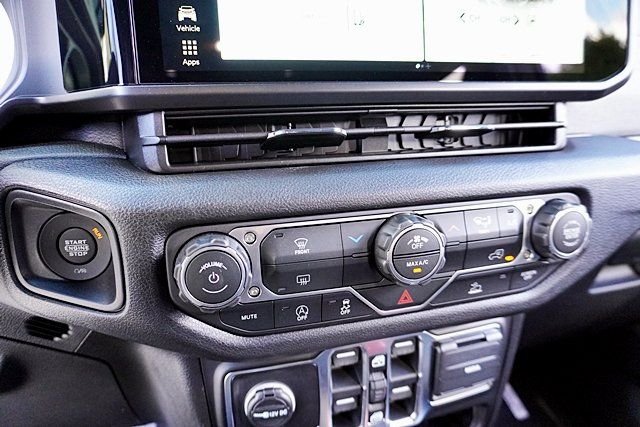 New 2026 Bright White Clear-Coat Exterior Paint Jeep Sport S image 31