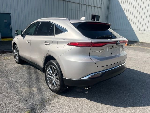 Used 2021 Silver Toyota XLE image 8