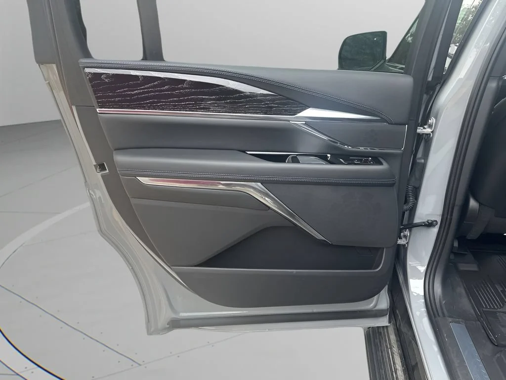 2026 Cadillac Escalade IQ Luxury - Photo 18