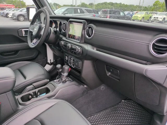 Used 2023 White Jeep Overland image 35