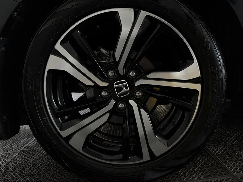 Used 2016 Black Honda Touring image 18