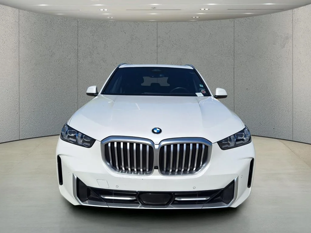 Used 2024 White BMW sDrive40i image 8