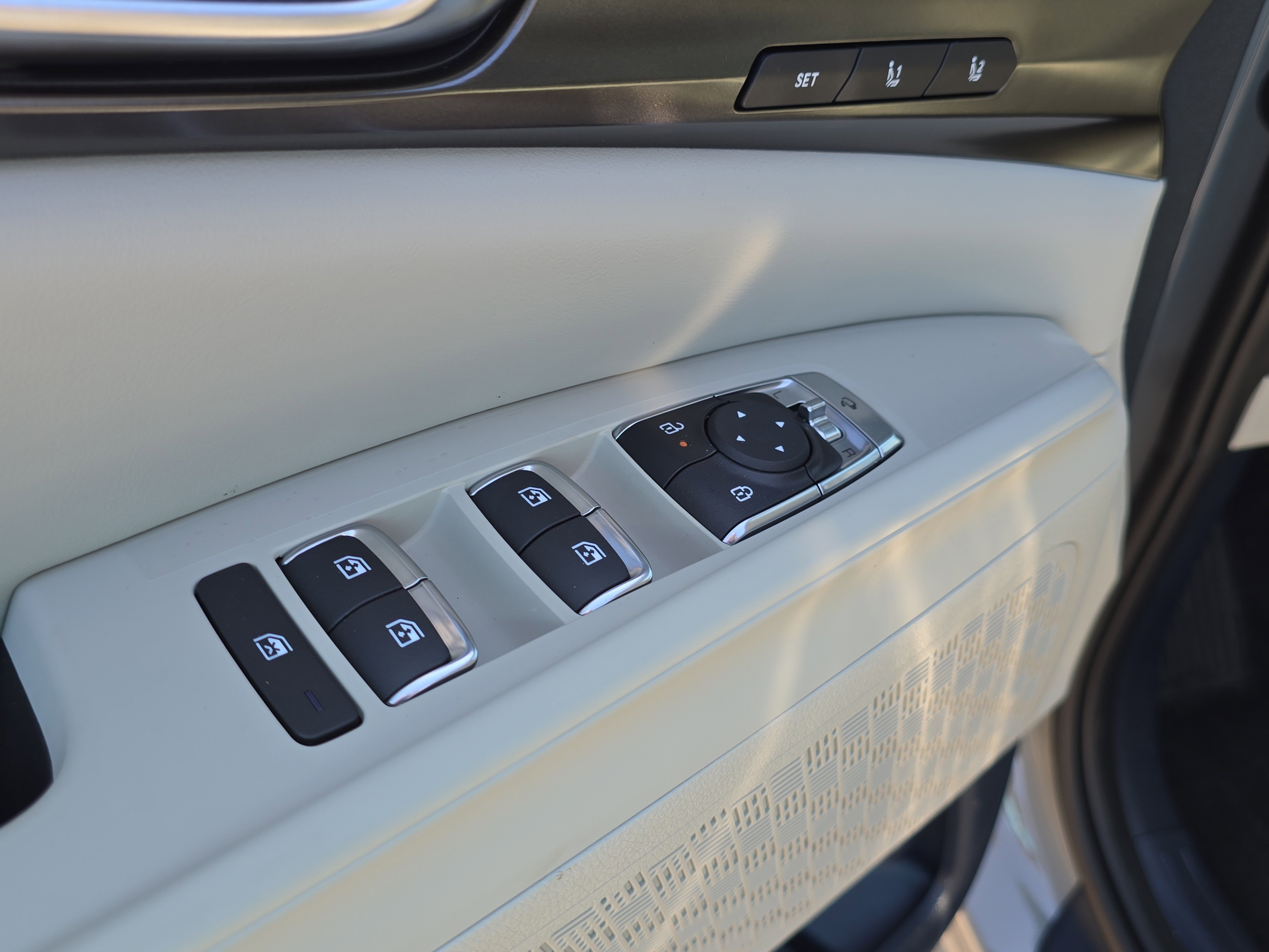 New 2026 Ceramic Silver Kia SX image 21