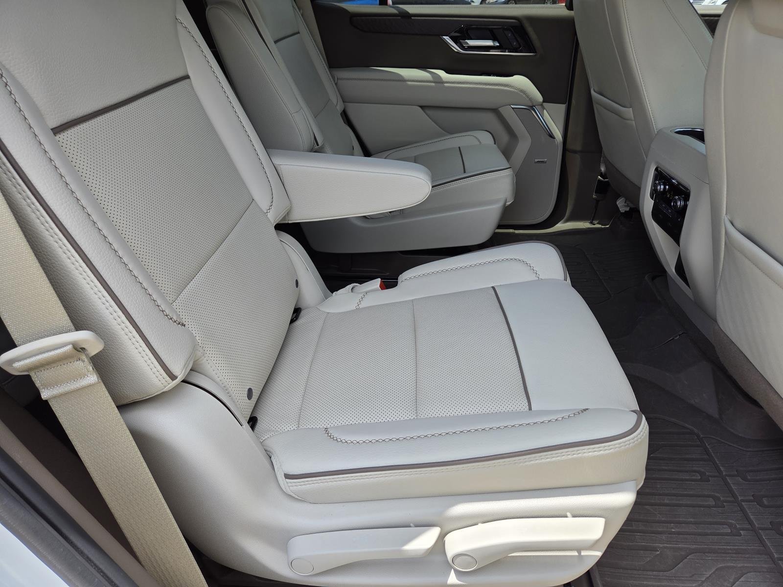 Used 2025 White Frost Tricoat GMC Denali image 40