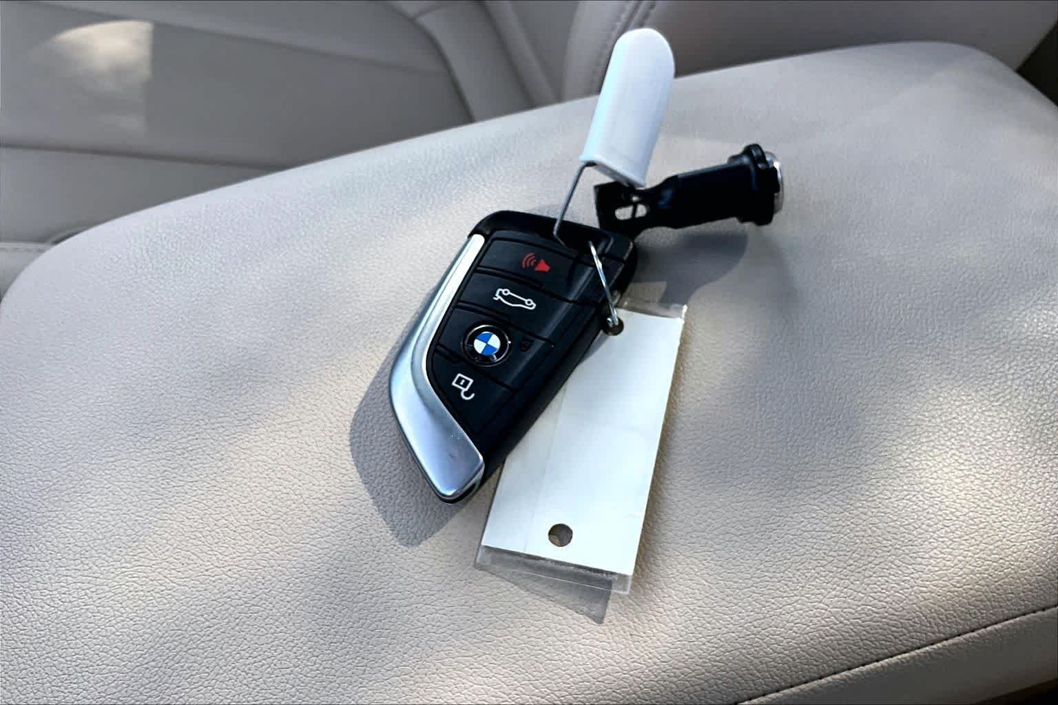 Used 2019 Alpine White BMW sDrive30i image 15
