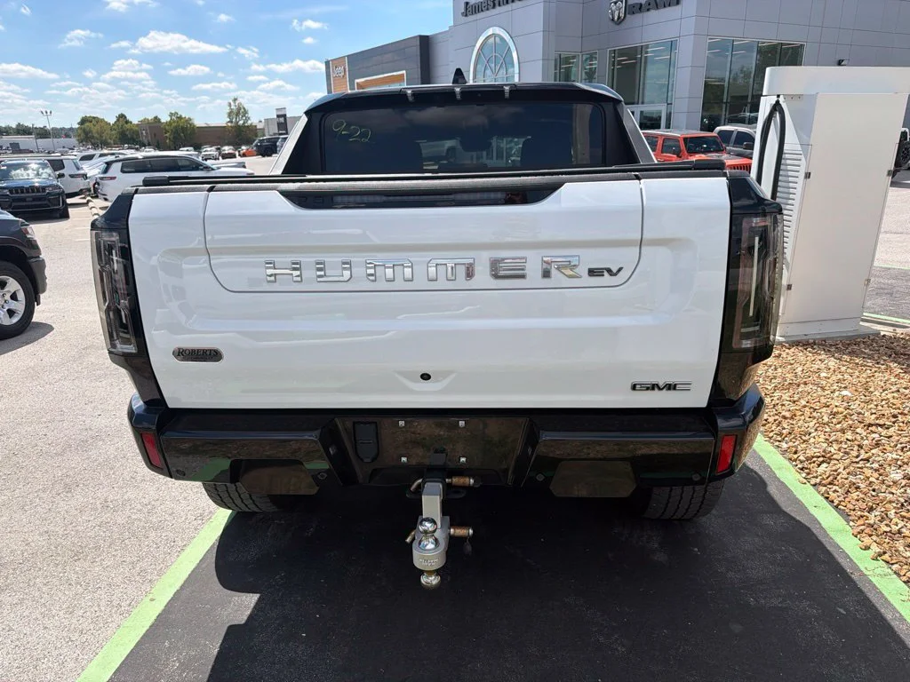 Used 2025 White GMC 2X image 6