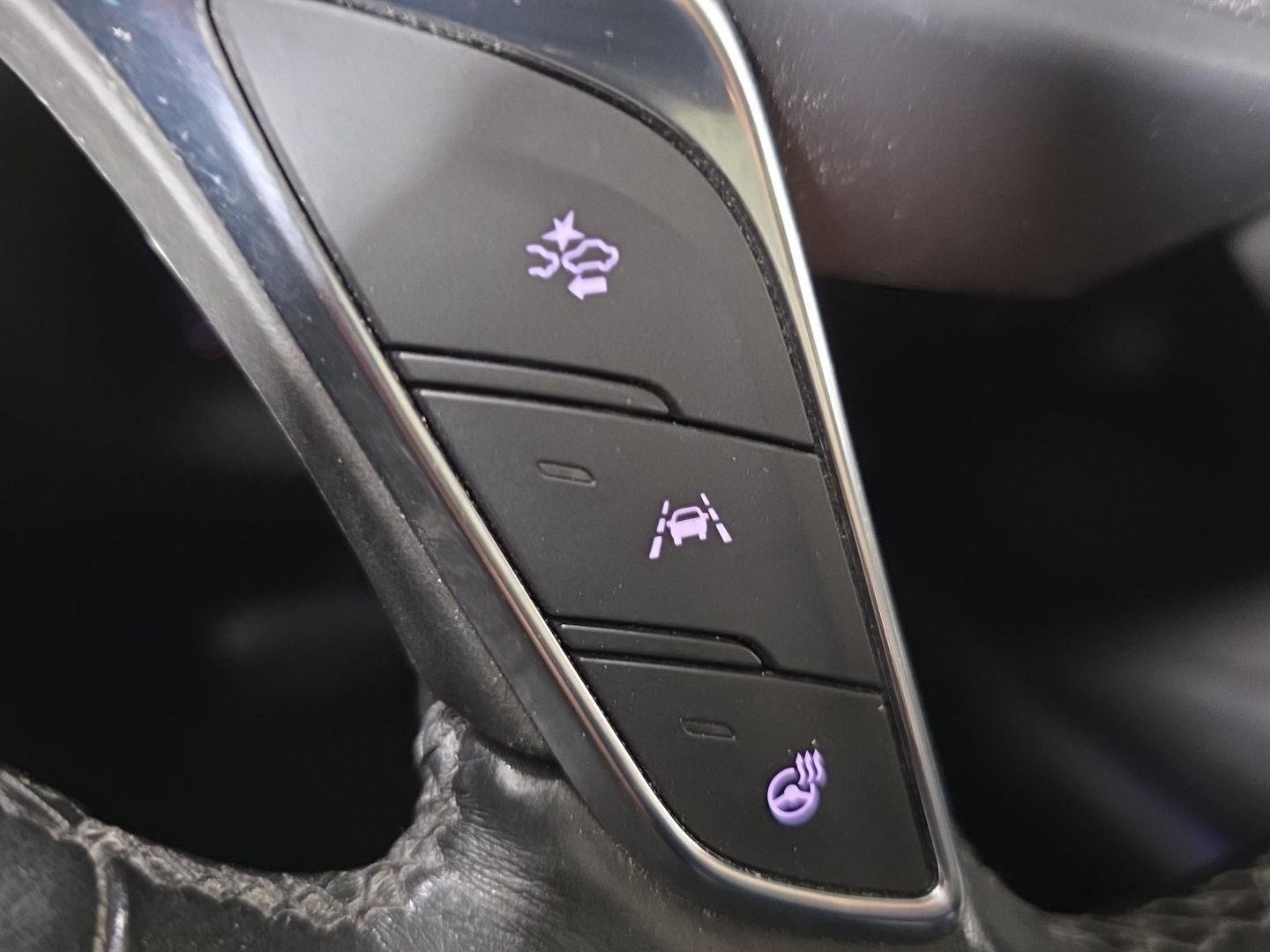 Used 2019 Crystal White Tricoat Cadillac Luxury AWD image 22