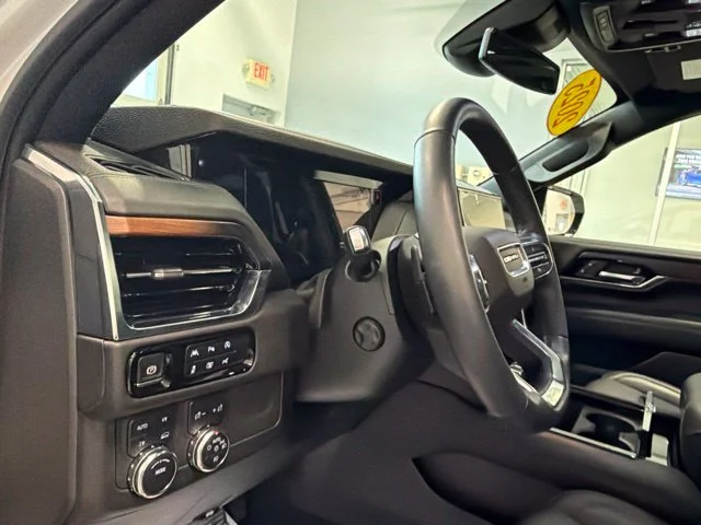 Used 2025 White GMC Denali image 29