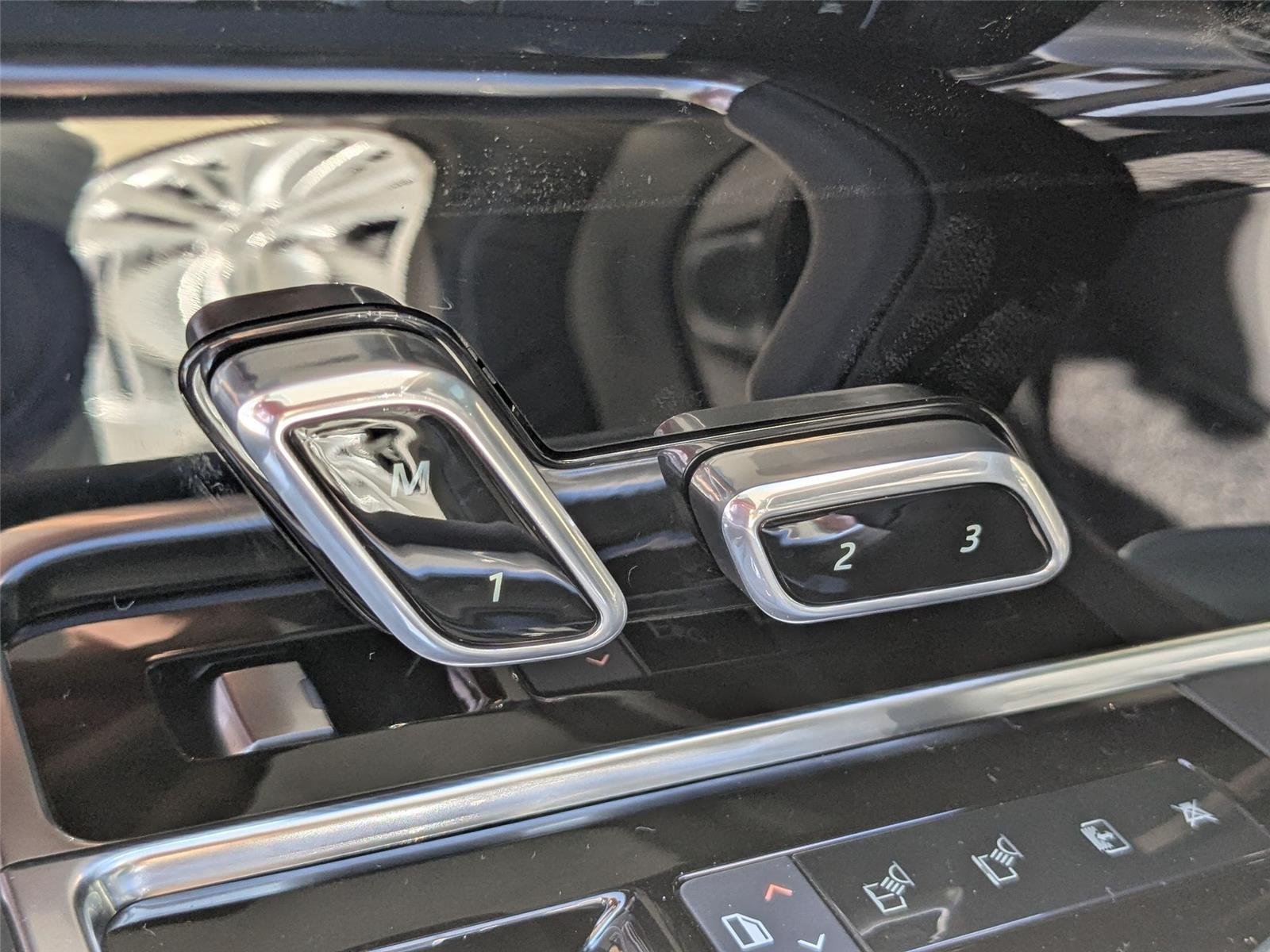 New 2025 Santorini Black Land Rover Autobiography image 26