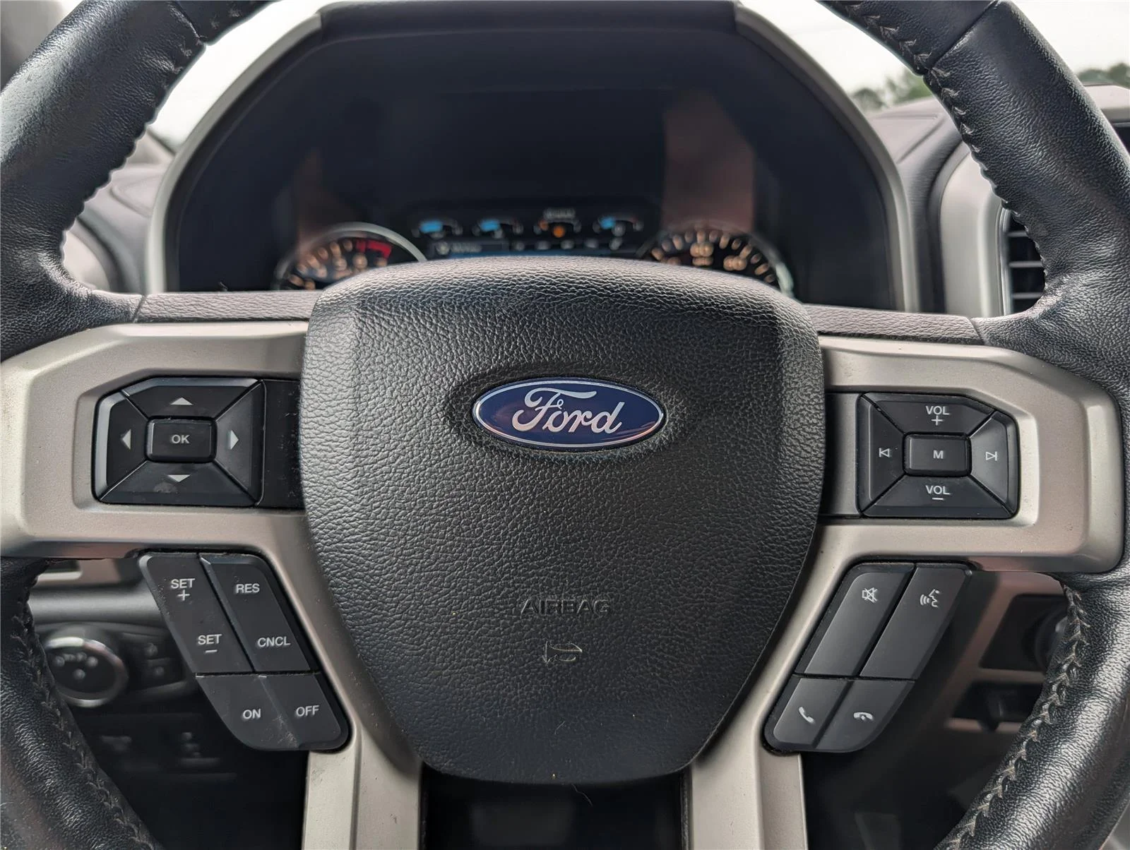 Used 2018 White Platinum Metallic Tri-Coat Ford King-Ranch SuperCrew 5.5-ft. 2WD image 24