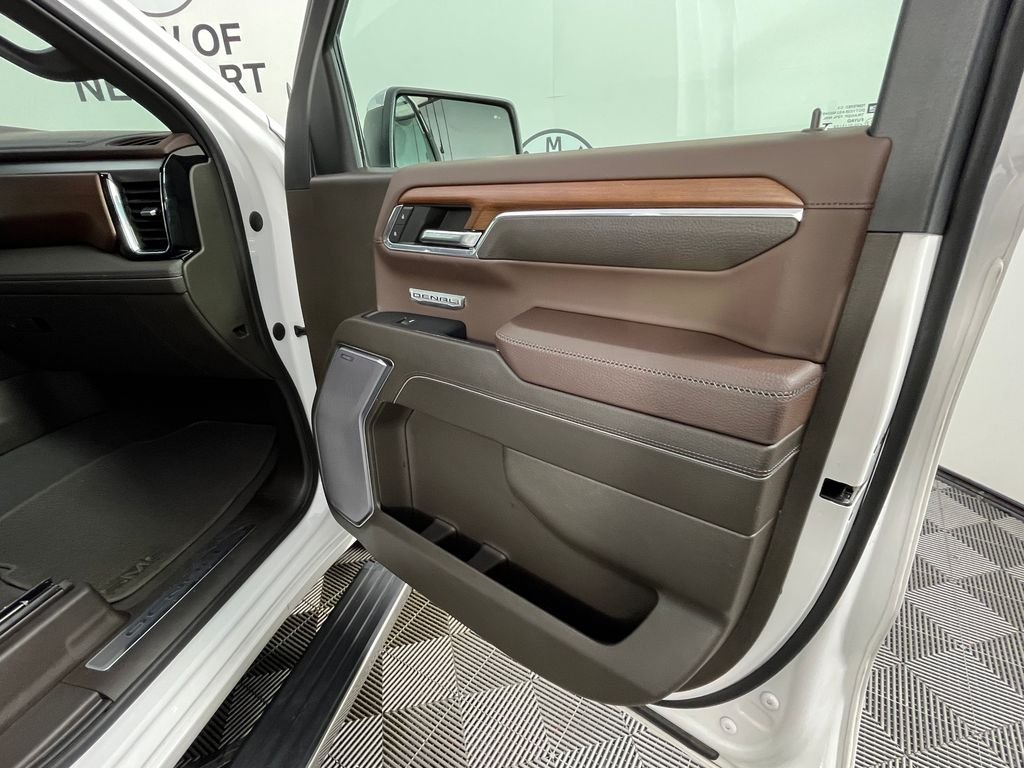 Used 2023 White GMC Denali image 25