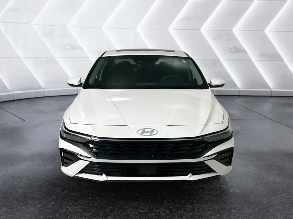 Used 2024 White Hyundai SEL image 2